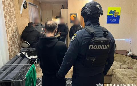 Понад пів мільйона грн збитків: затримано зловмисників, які привласнювали фінансові номери українців