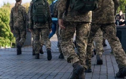 Володимир Зеленський підписав закон про військовий облік 17-річних юнаків: деталі документу