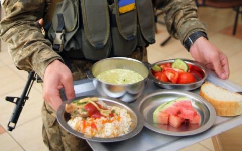 Раціон військових: у Міноборони розповіли, як організовано харчування у Збройних силах України