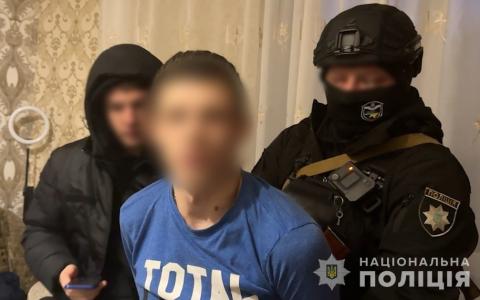 Видавали себе за військових: Нацполіція викрила шахраїв, які привласнили 2,5 млн грн донатів на ЗСУ