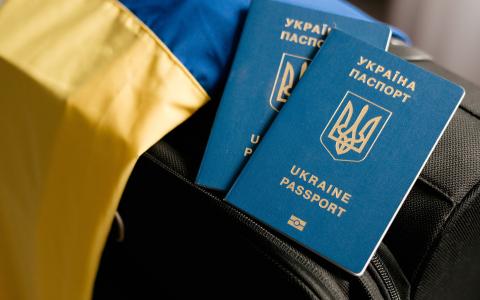 У МВС пояснили, при яких обставинах можна продовжити термін дії закордонного паспорта