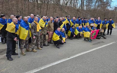 175 українських захисників звільнено з російського полону - це один із найбільших обмінів