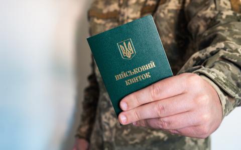 Хлопці, яким виповнюється 17 років до 31 липня 2025-го повинні стати на військовий облік: чи каратимуть тих хто не стане?