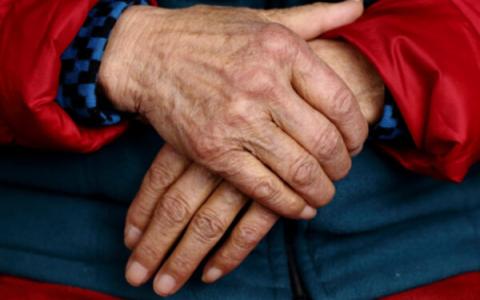 Хто може отримати допомогу на проживання для ВПО пенсійного віку у 2025 році