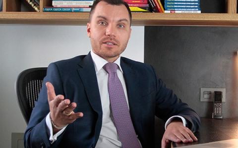 Змінились реквізити? Історія листа, що коштував Google та Facebook $122 млн