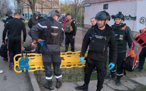 Щонайменше 12 людей загинуло та 50 поранено - росіяни ударили балістикою по Кривому Рогу (фото 18+)