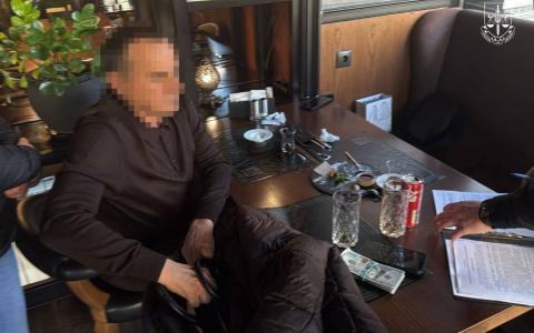 Обіцяв працевлаштування за $10 тис – на шахрайстві викрито депутата Житомирської облради