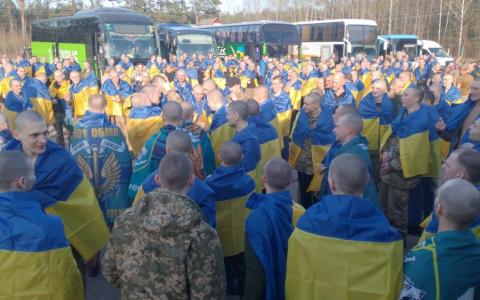 277 українських воїнів повернулися додому з російського полону