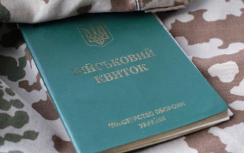 Питання — відповідь: Чи має право на відстрочку від мобілізації вітчим без усиновлення?