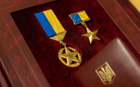 Володимир Зеленський присвоїв звання Героя України низці військових, серед яких Василь Малюк та Роберт "Мадяр" Бровді