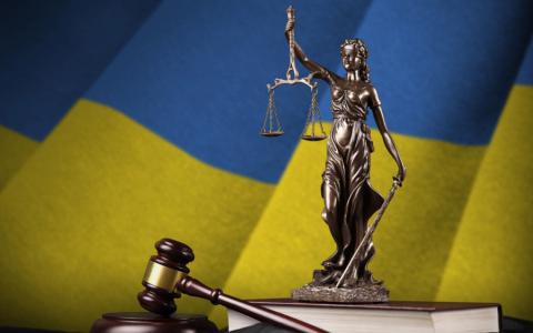 Які права можуть і не можуть бути обмежені під час воєнного стану