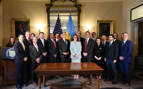 Міністри США та України підписали Угоду ​​про створення Інвестиційного фонду відбудови