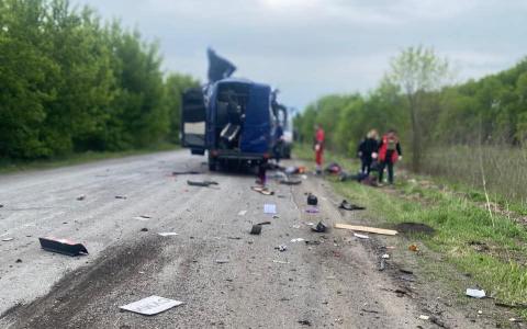 Росіяни вдарили по рейсовому автобусу в Сумській області: є загиблі і поранені