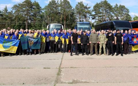 Масштабний обмін полоненими між Україною та рф: відбувся перший етап, повернулося 390 людей