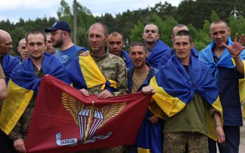 Ще 307 захисників повернулися в Україну: відбувся черговий етап обміну полоненими у форматі "1000 на 1000"