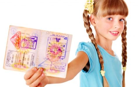 Обмеження прав батька на спілкування з дитиною при тимчасовому виїзді дитини за кордон