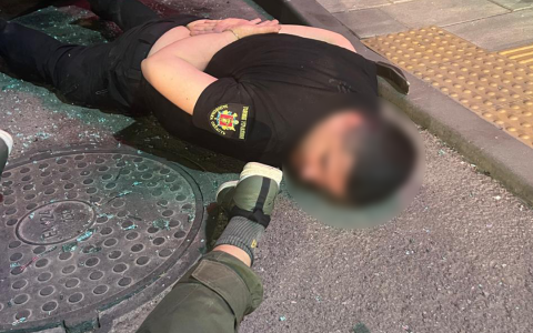 У Запоріжжі затримано банду наркоторговців, які для конспірації використовували форму силовиків, - Нацполіція  Джерело: https://npu.gov.ua/news/u-zaporizhzhi-zatrymano-bandu-narkotorhovtsiv-iaki-dlia-konspiratsii-vykorystovuvaly-formu-sylovykiv-natspolits