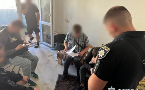 Привласнював кошти військових та волонтерів: викрито керівника благодійного фонду у шахрайстві