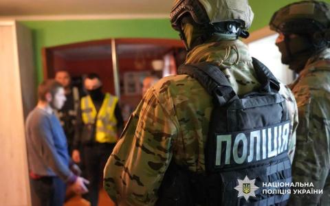 Нацполіція проводить масштабну спецоперацію по боротьбі з незаконним обігом зброї та боєприпасів: триває понад 500 обшуків