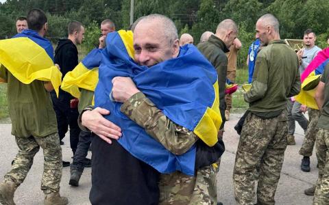 Україна провела четвертий за тиждень обмін - серед хлопців, які повернулись, багато тих, хто був у полоні ще з 2022 року