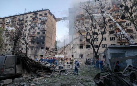 Київ та область під масованим обстрілом: ворог цілеспрямовано бив по житловій забодові, є загиблі та поранені