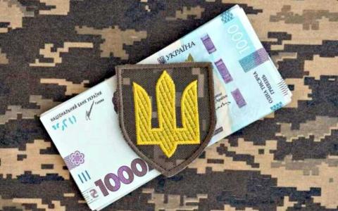 Чи може дружина військового, який перебуває на фронті, звернутися за пільгою від його імені: роз'яснення Мінсоцполітики