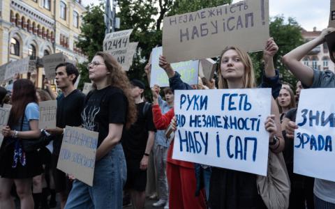 Верховна Рада ухвалила в цілому президентський законопроєкт про відновлення незалежності НАБУ і САП