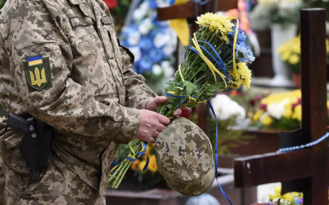 Члени сімей військовослужбовців, які загинули в полоні, отримуватимуть допомогу в 15 млн грн – ухвалено Закон
