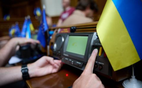 Обов’язкова військова підготовка для студентів-медиків та добровільна служба "60+": прийнято закони