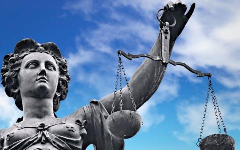 Зупинення судового провадження до завершення справи, яка перебуває на стадії досудового слідства