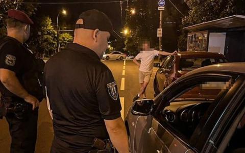 Кабмін пропонує ввести штрафи за порушення комендантської години та правил воєнного стану
