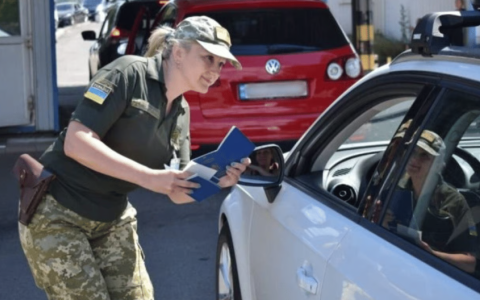 Перетин кордону жінками-депутатами місцевих рад та чоловіками 18-22 років: у МВС надали офіційне роз'яснення