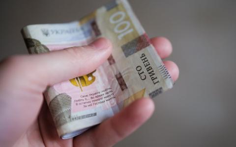 Уряд продовжив виплати допомоги на проживання ВПО із найбільш вразливих категорій населення до лютого 2026 року