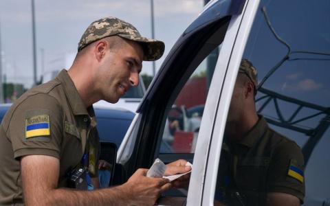 Виїзд за кордон заброньованих працівників: адвокат розповіла умови та деталі