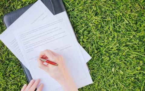 Нотаріальне посвідчення земельних угод в Україні: алгоритм дій та перелік документів