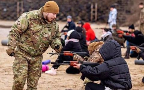 Українців готуватимуть до національного спротиву з 14 років - Міноборони