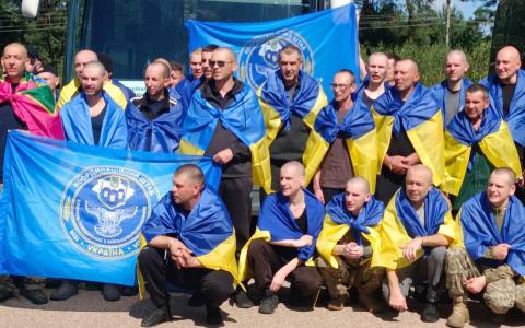 Відбувся новий обмін: в Україну повернулось 84 військових і цивільних