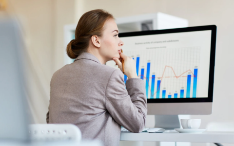 CRM для юриста-фрілансера: мінімальний набір інструментів для сольної практики