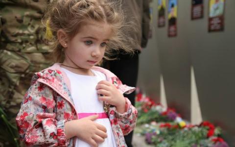 Пенсія дітям загиблих/померлих військовослужбовців: хто і скільки може отримати?