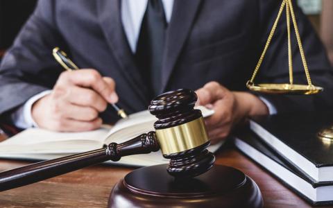 Зупинення виконання судового рішення про виключення з військового обліку