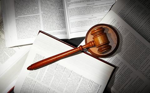 Розмежування преюдиційних обставин та правової оцінку наданої судом