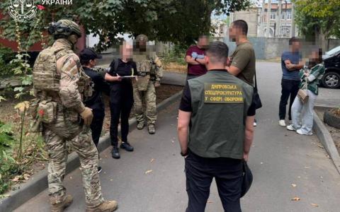 У Дніпрі затримано колишнього командира військової частини, який допомагав військовослужбовцям у дезертирстві