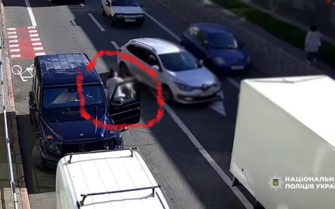У Києві водій жорстоко побив велосипедиста: нападника затримали але суд відпустив його під "нічний домашній арешт"