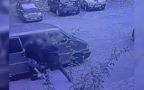 Двоє поліцейських отримали підозру за побиття чоловіка біля ТЦК у Києві - ОГП
