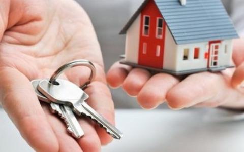 Роботодавець надсилає на телефон вимоги повідомити нову адресу проживання: чи законні його вимоги?