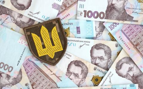Які пільги та надбавки мають військові пенсіонери та ветерани війни у 2025 році