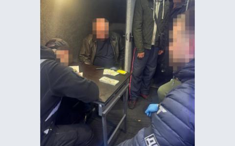 В Запоріжжі затримано двох посадовців ТЦК, які вимагали хабар у ветерана