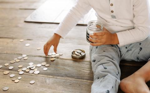 Як стягнути аліменти на дитину, якщо один з батьків проживає за кордоном