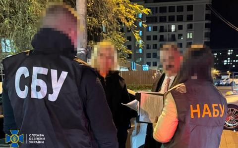 СБУ та НАБУ викрили суддю та адвокатку з Одеси, які за хабарі ухвалювали «потрібні» рішення в судах