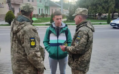 Працівники ТЦК не мають права затримувати громадян та примусово доправляти їх до центрів комплектування, - апеляційний суд